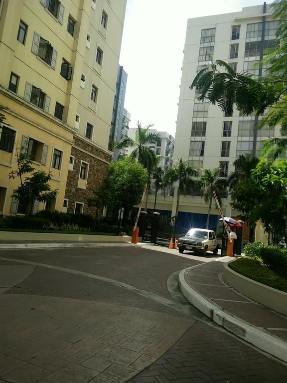Palm Tree Genlex Condo Manila Bagian luar foto